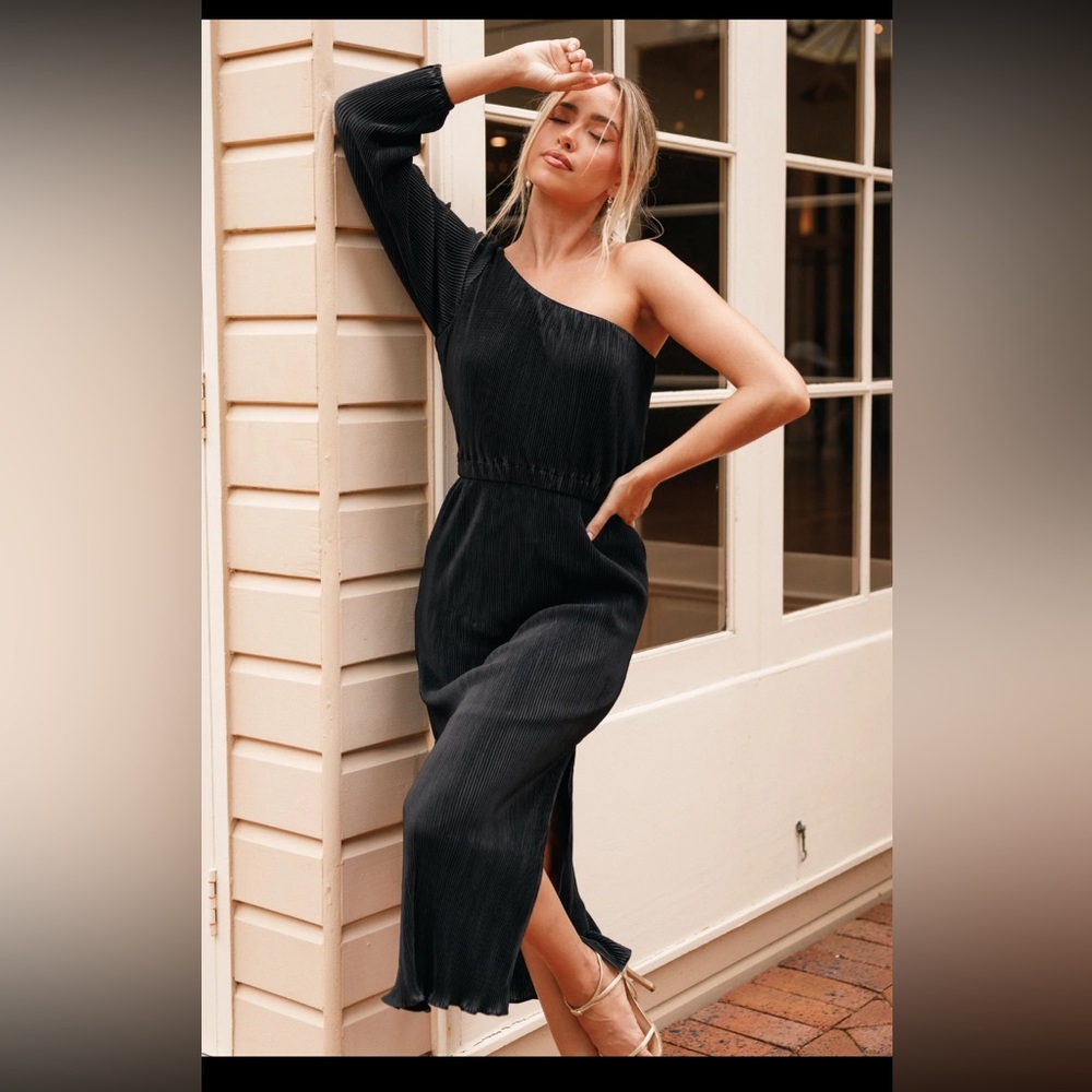 Petal & Pup Pontee One Shoulder Pleated Midi Dress - black